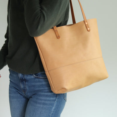 Beige minimalist leather tote with copper rivets handmade with italian vegetable tanned leather (vacchetta)