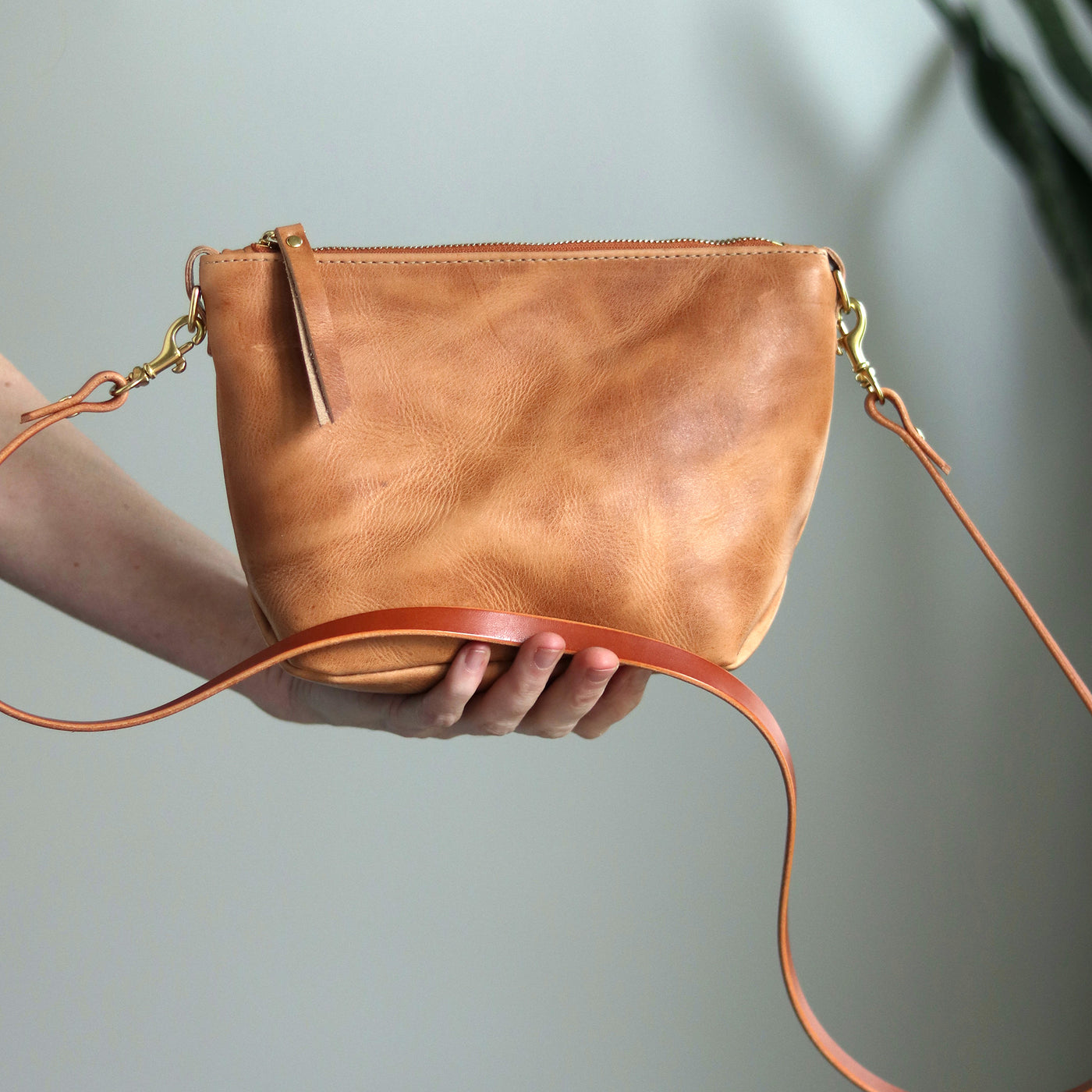 Small Leather Convertible Crossbody Clutch Bag - Distressed Brown