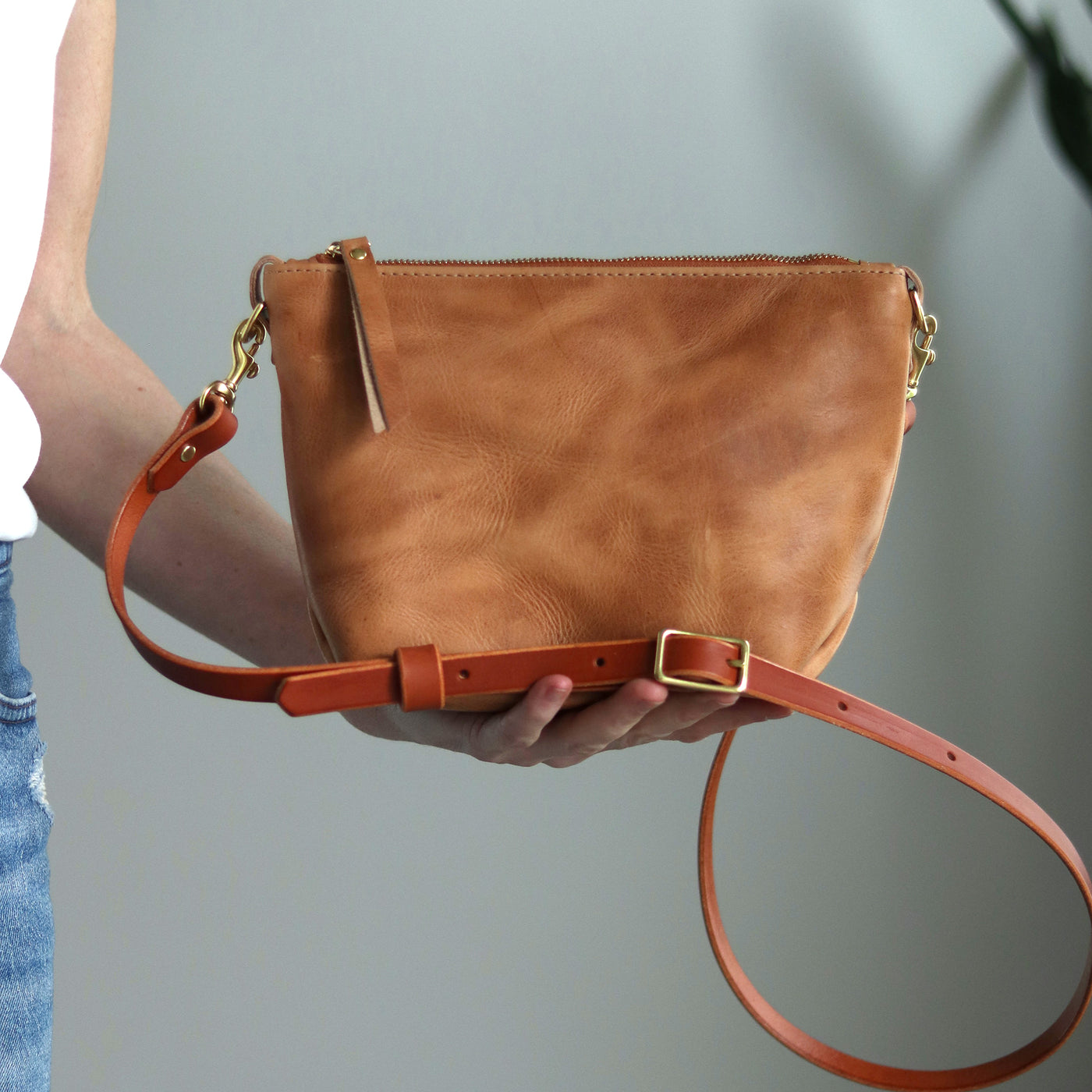 Small Leather Convertible Crossbody Clutch Bag - Distressed Brown