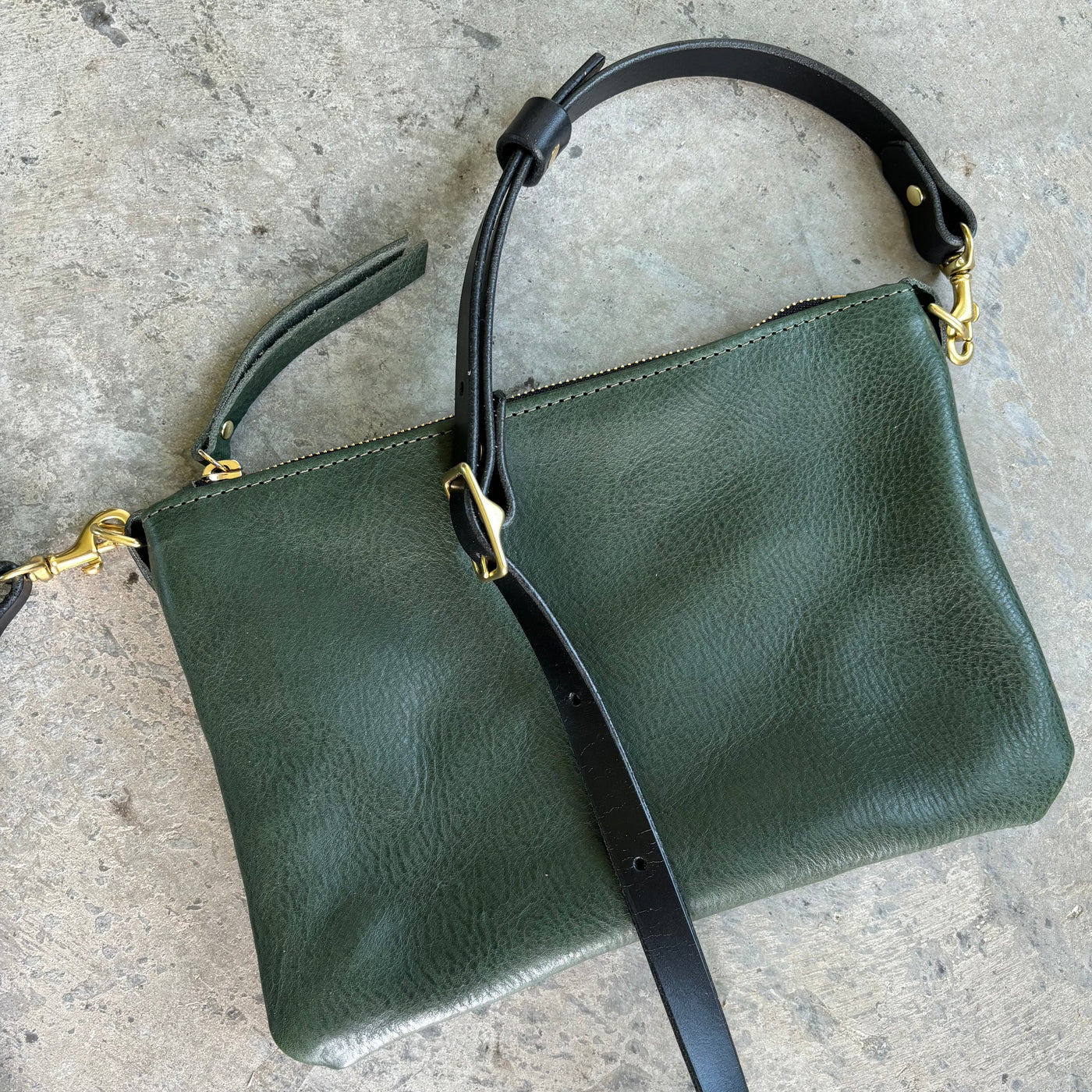 Small Leather Crossbody Clutch Bag - Green Pebble