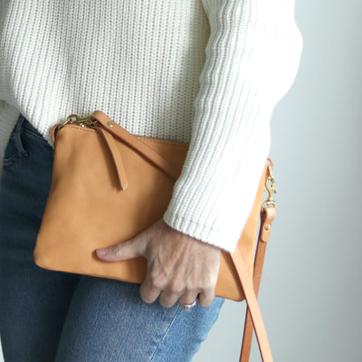 Small Leather Crossbody Clutch Bag - Beige Pebble