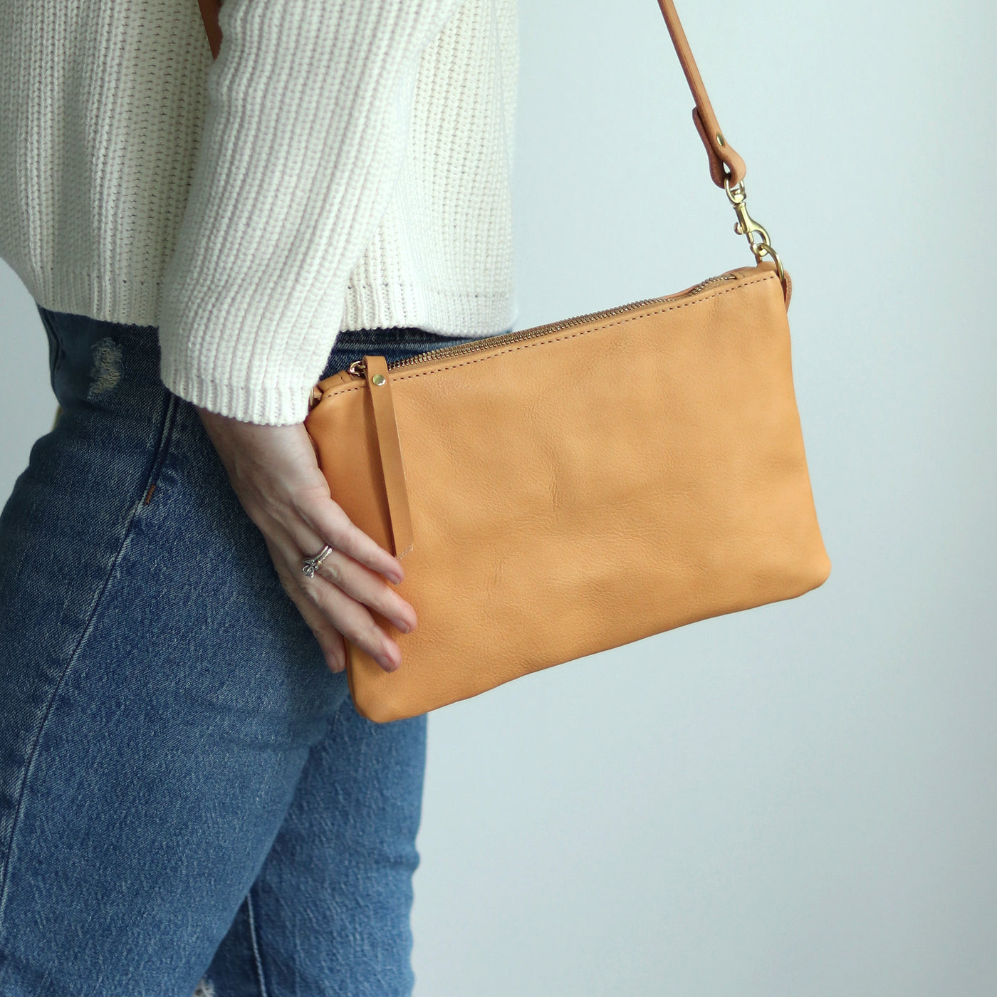 Small Leather Crossbody Clutch Bag - Beige Pebble