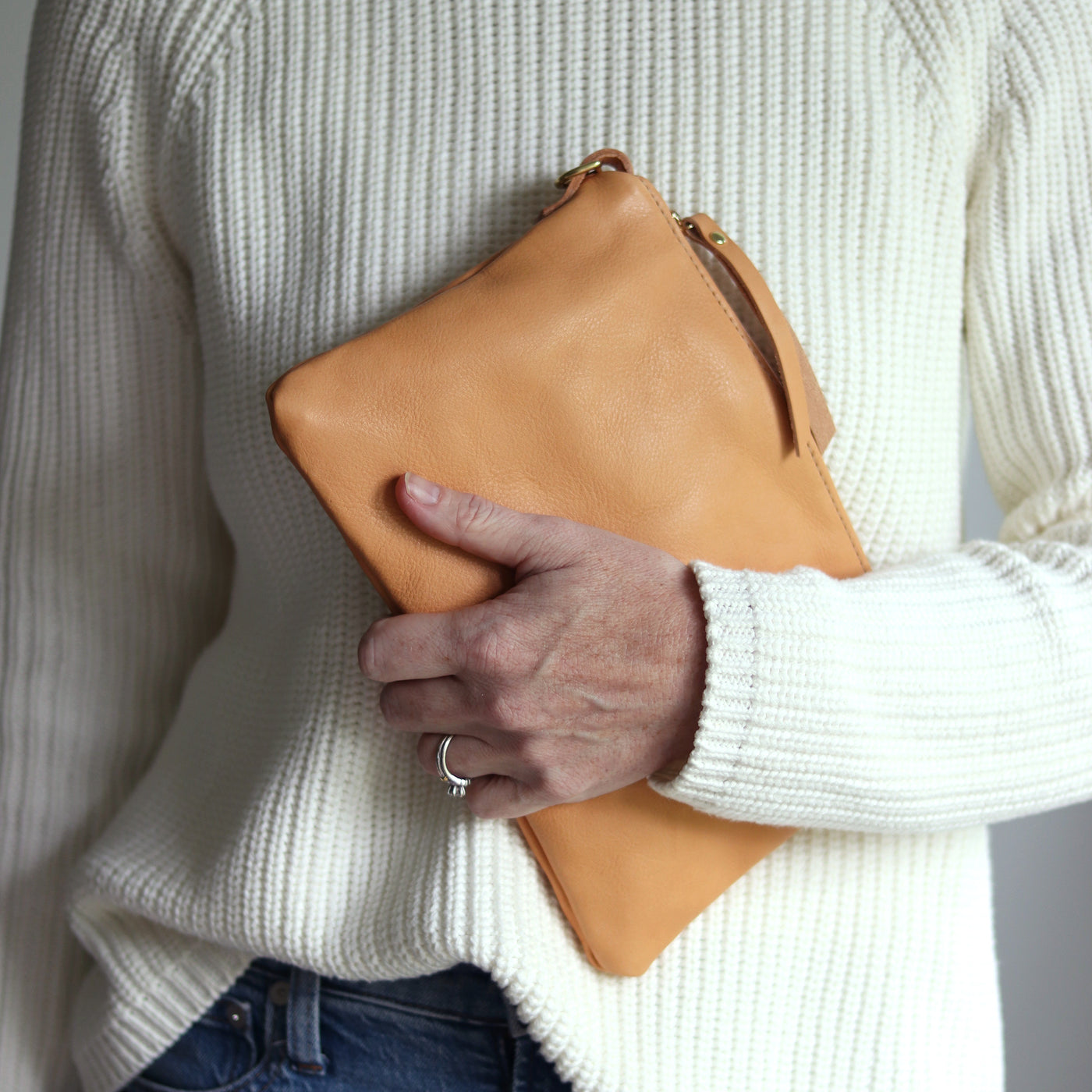 Small Leather Crossbody Clutch Bag - Beige Pebble