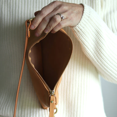 Small Leather Crossbody Clutch Bag - Beige Pebble