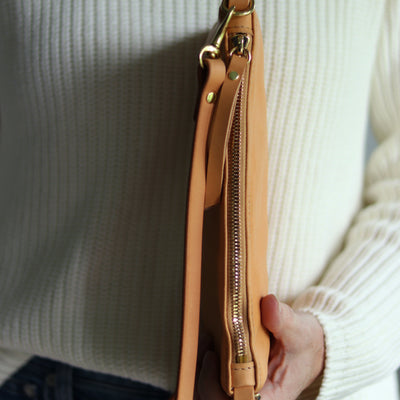 Small Leather Crossbody Clutch Bag - Beige Pebble