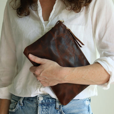 Small Leather Crossbody Clutch Bag - Dark Brown Pull-Up