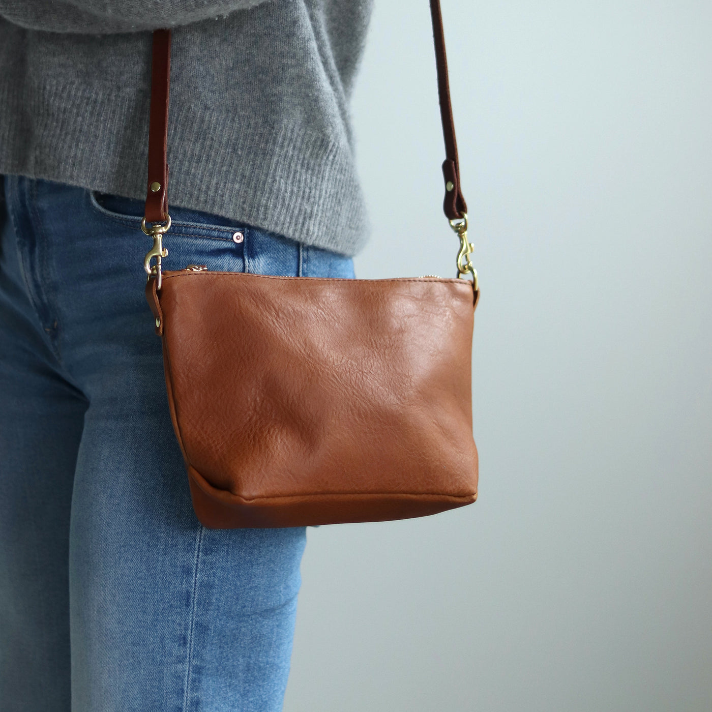 Small Leather Convertible Crossbody Clutch Bag - Brown Pebble