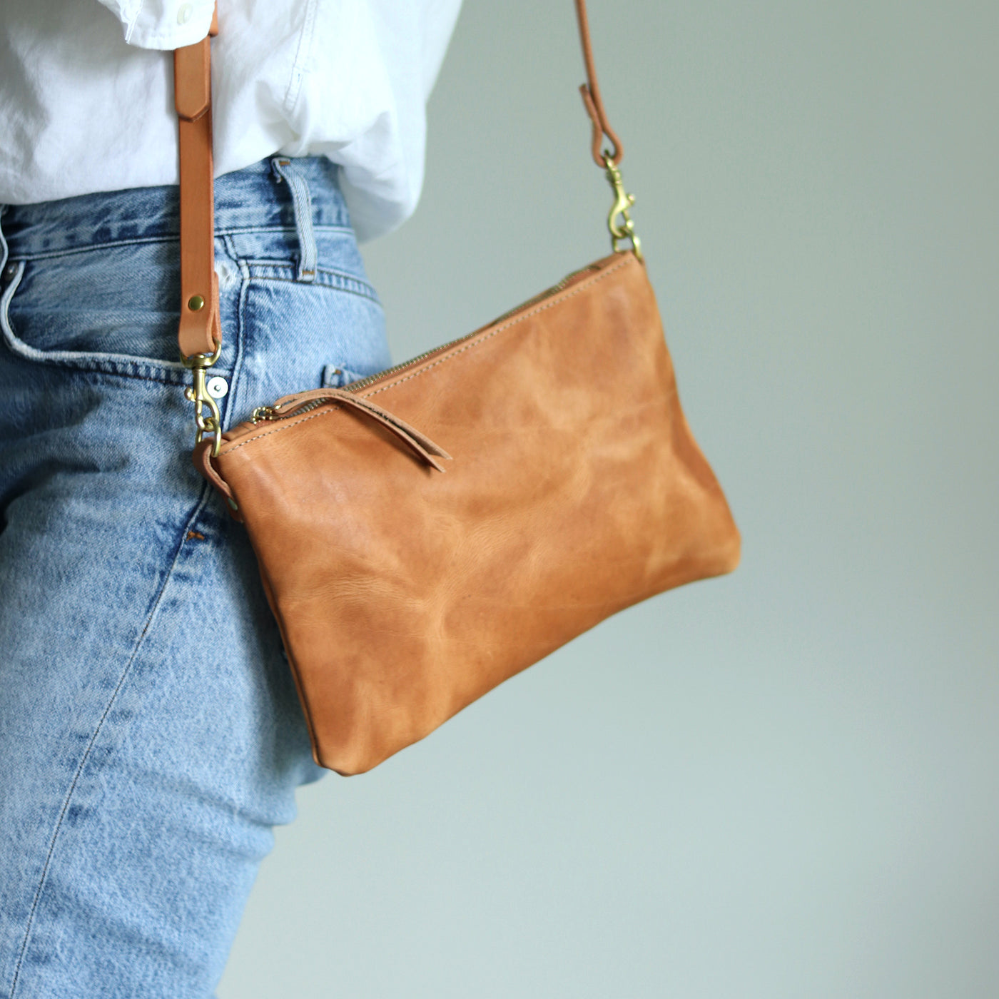 Small Leather Crossbody Clutch Bag - Honey Brown Pull-Up