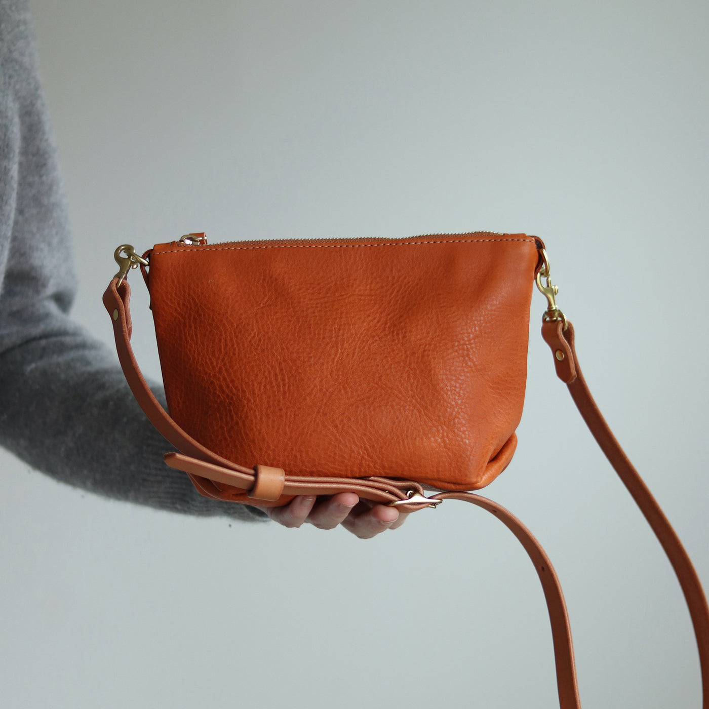 Small Leather Convertible Crossbody Clutch Bag - Tan Pebble