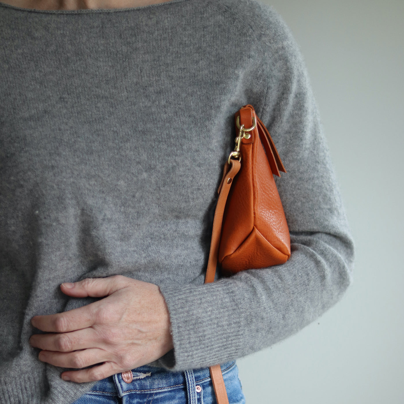 Small Leather Convertible Crossbody Clutch Bag - Tan Pebble