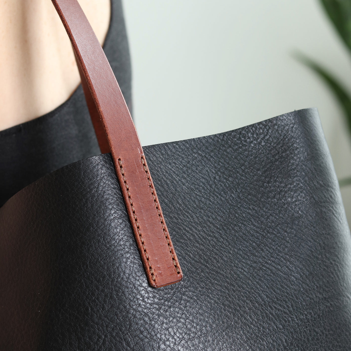 Minimalist Tote - Black Pebble with Brown Straps