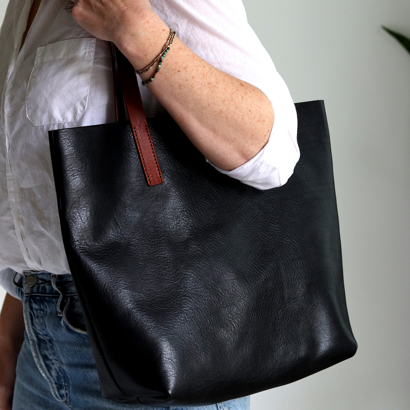 Minimalist Tote - Black Pebble with Brown Straps