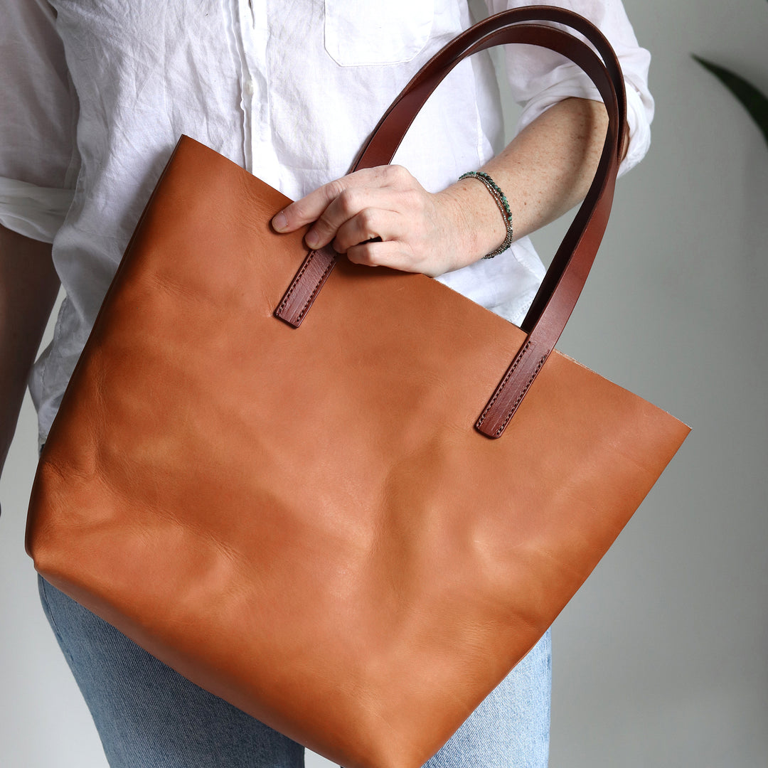 Minimalist leather store tote [SAMPLE SALE]