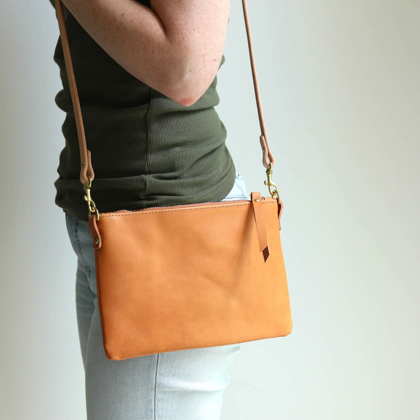 Small Leather Crossbody Clutch Bag - Tan Pebble
