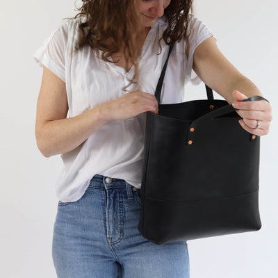 Work Tote in Italian Vegetable Tanned Leather - Black