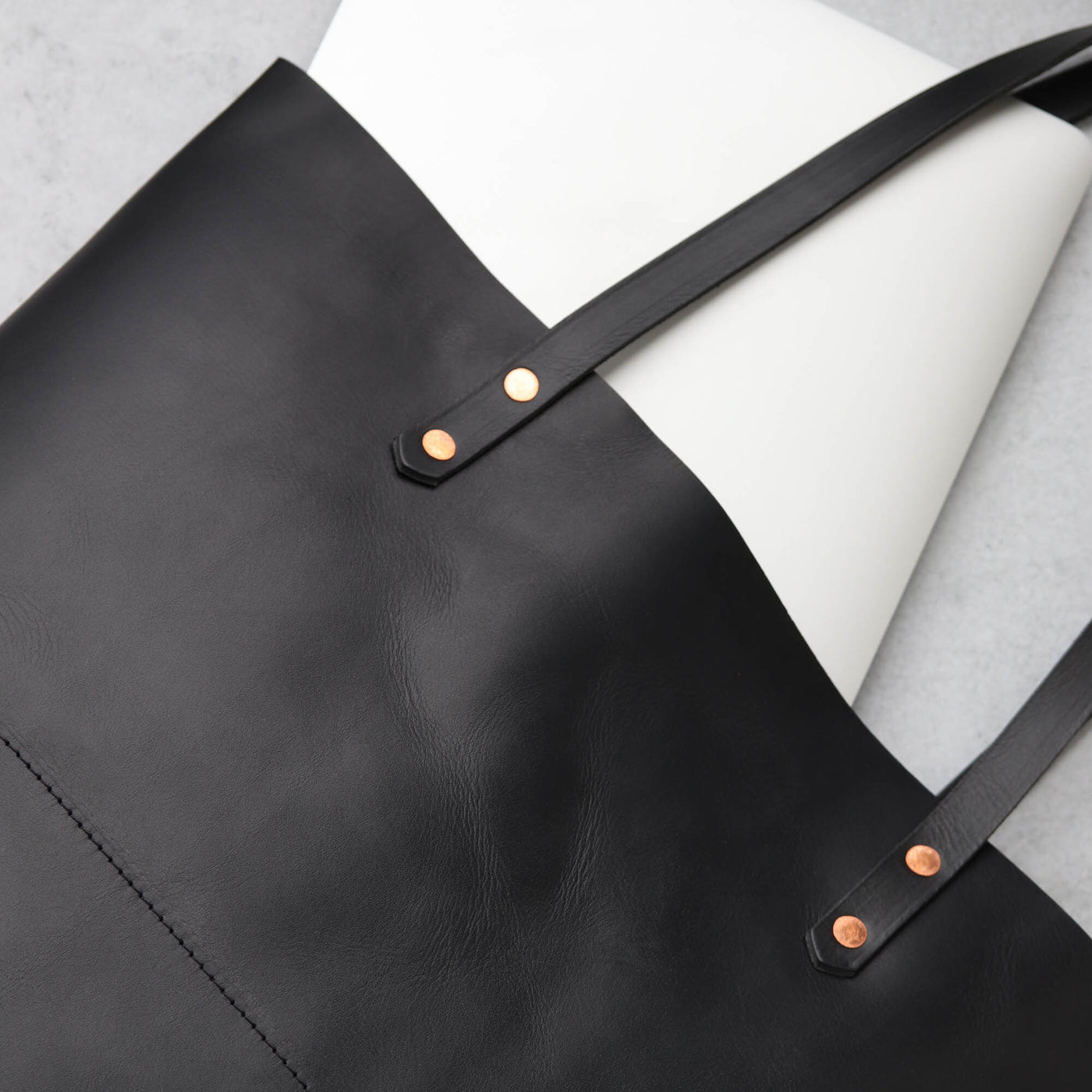 Work Tote in Italian Vegetable Tanned Leather - Black