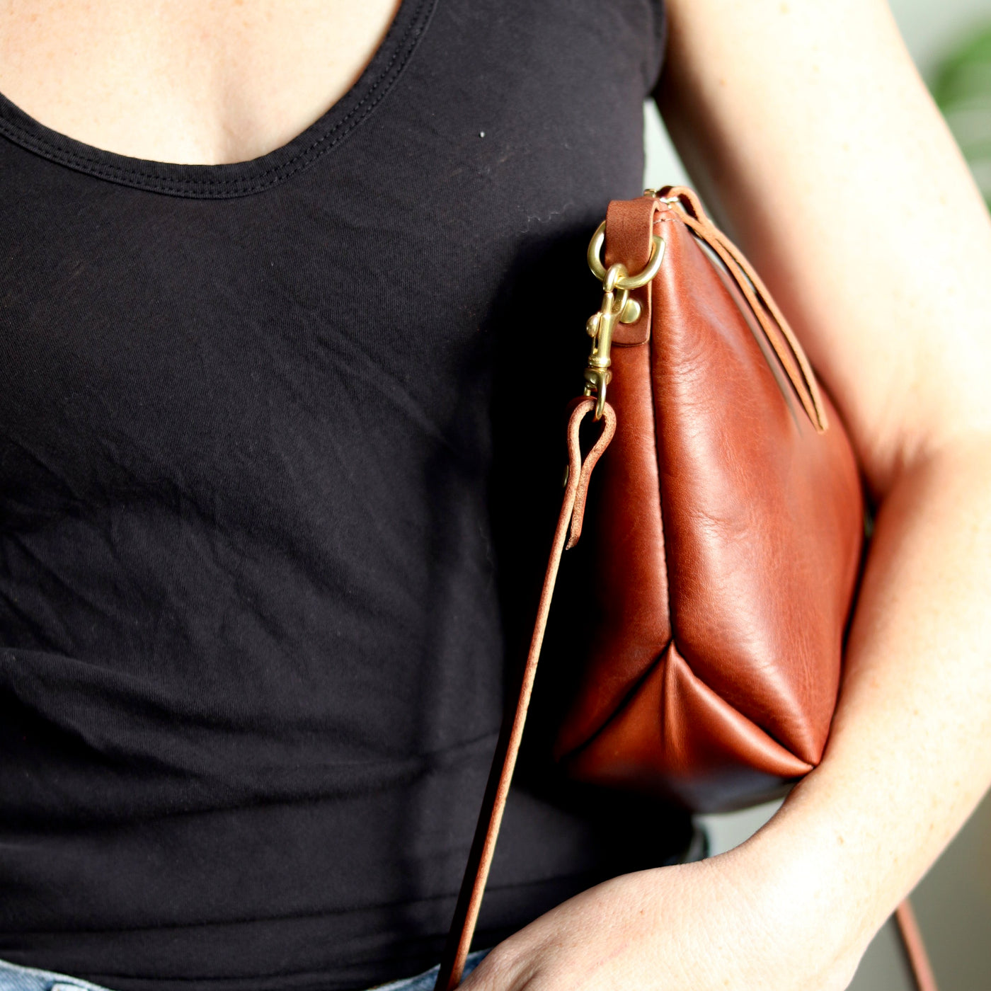 Small Leather Convertible Crossbody Clutch Bag - Brown