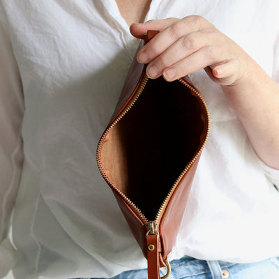 Small Leather Crossbody Clutch Bag - Cognac